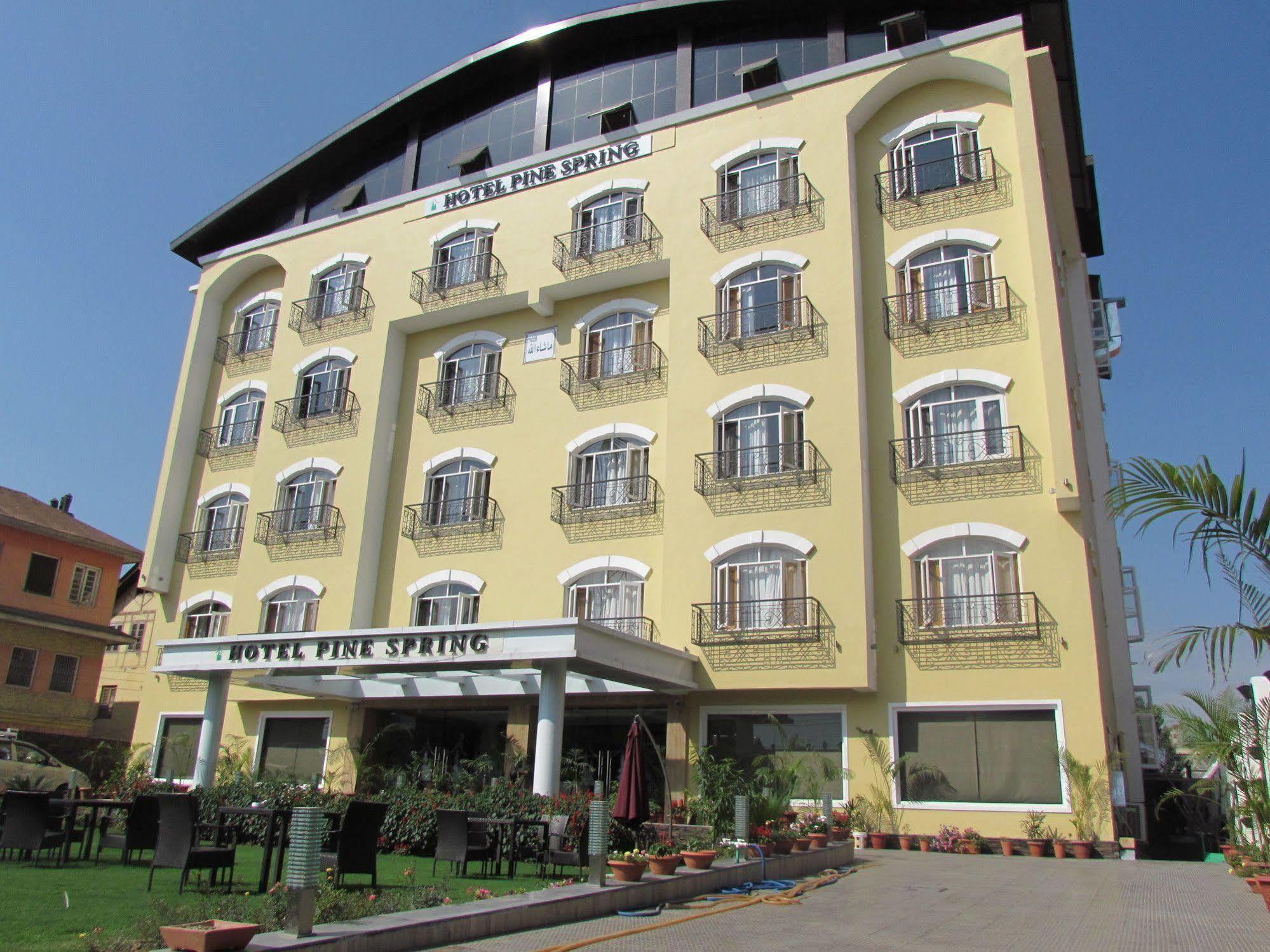 Hotel Pine Spring Wazir Bagh Srīnagar Exterior foto
