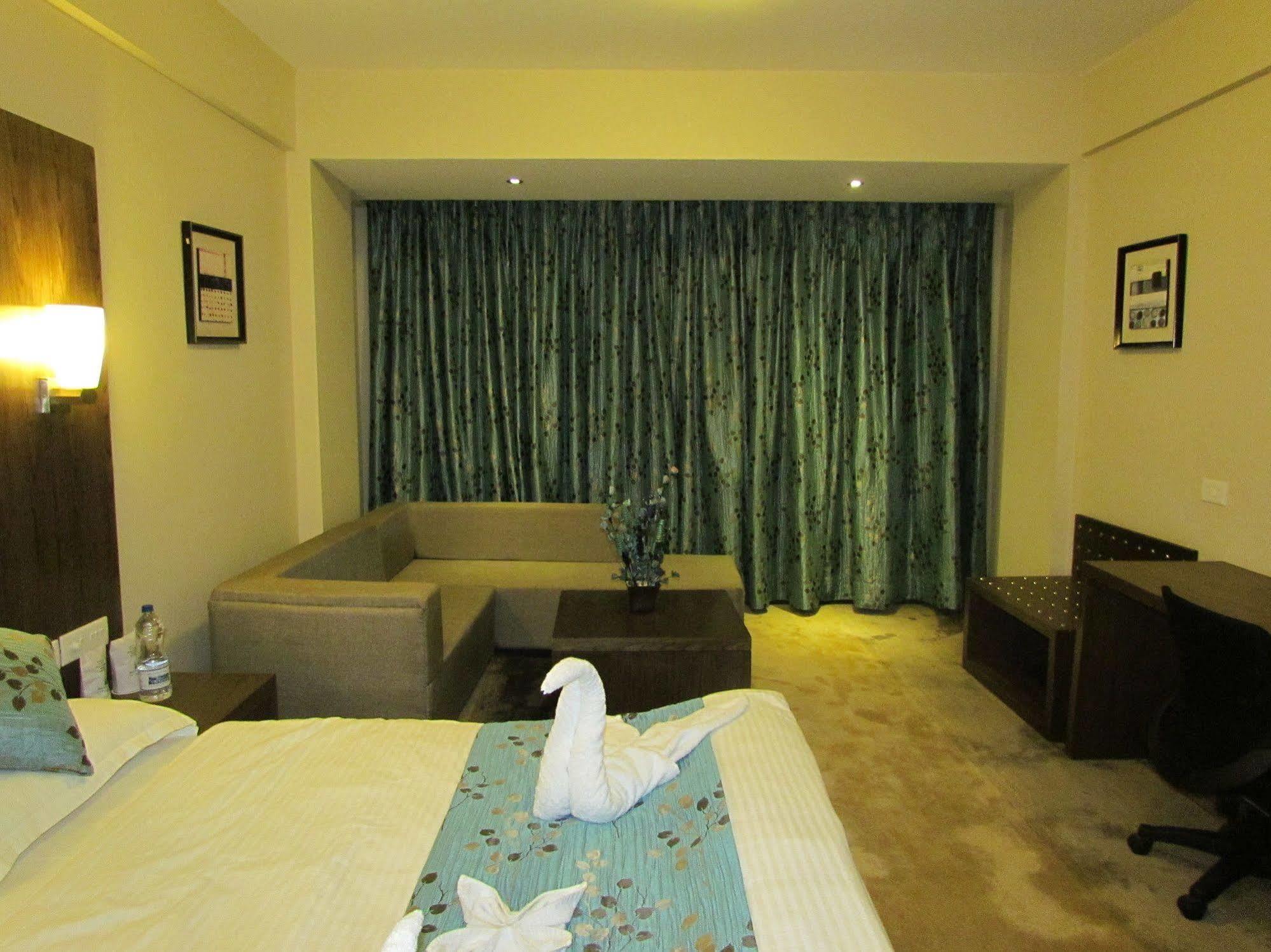 Hotel Pine Spring Wazir Bagh Srīnagar Exterior foto
