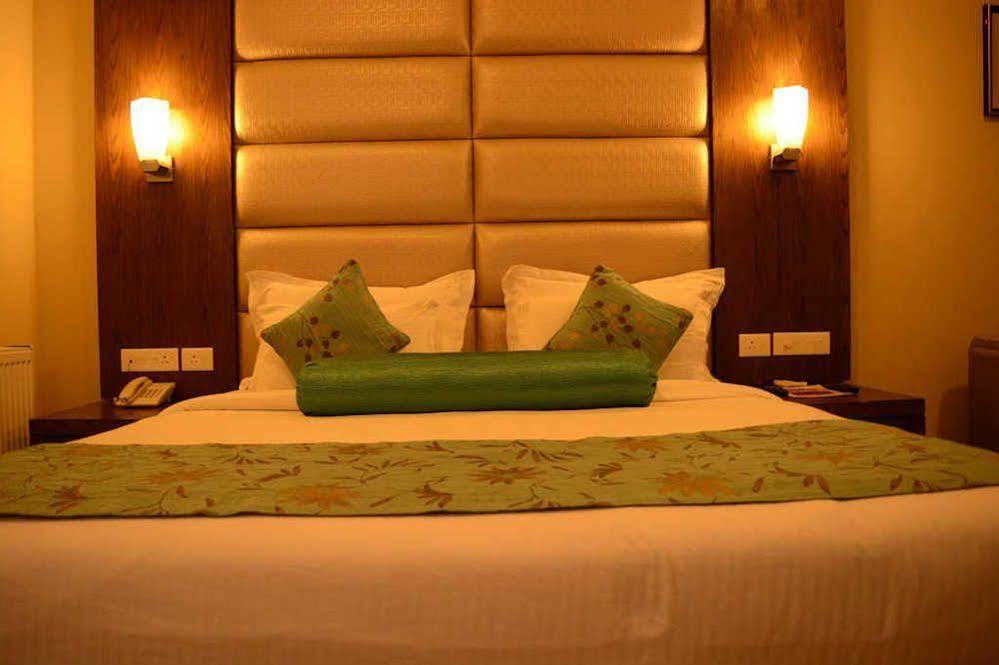 Hotel Pine Spring Wazir Bagh Srīnagar Exterior foto